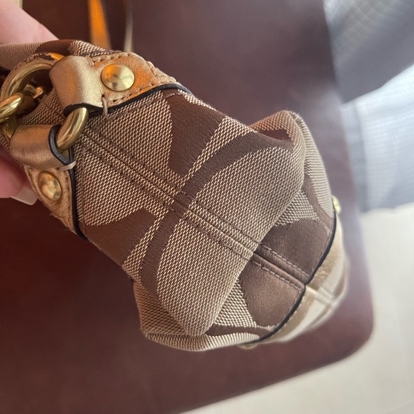 Coach - Picture 6 of 8